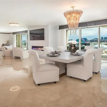 Stunning Four Bedroom Fully Professionally Remodeled Apartment Las Vegas Exterior photo