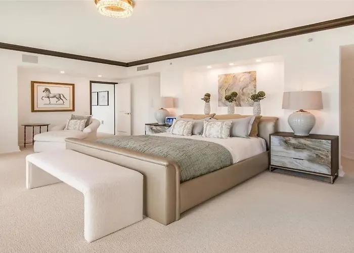 Stunning Four Bedroom Fully Professionally Remodeled Apartment