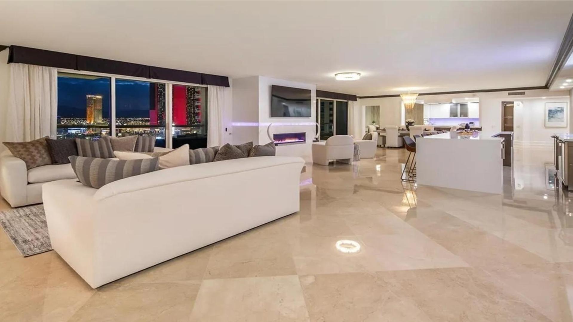 Apartment Stunning Four Bedroom Fully Professionally Remodeled *