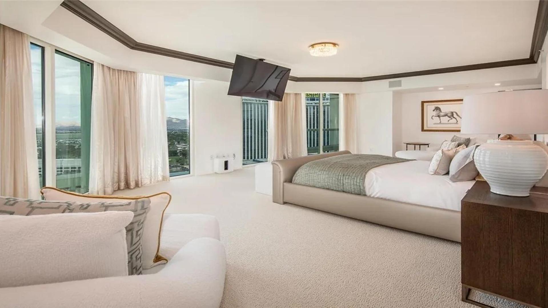 Apartment Stunning Four Bedroom Fully Professionally Remodeled Las Vegas